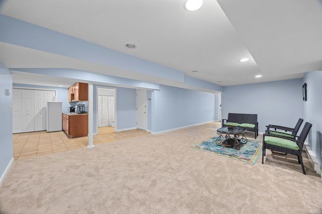 22 Faulkner Rd, Shrewsbury, MA 01545