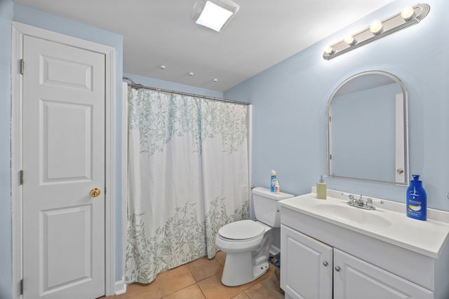 22 Faulkner Rd, Shrewsbury, MA 01545