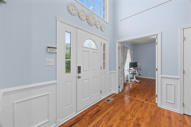22 Faulkner Rd, Shrewsbury, MA 01545