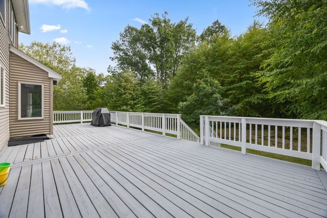 22 Faulkner Rd, Shrewsbury, MA 01545
