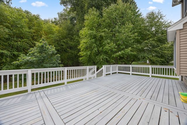 22 Faulkner Rd, Shrewsbury, MA 01545