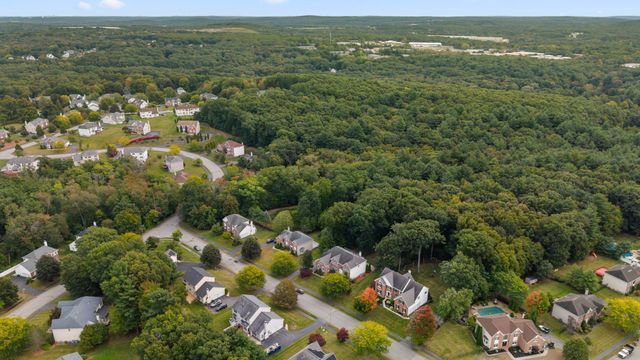 22 Faulkner Rd, Shrewsbury, MA 01545