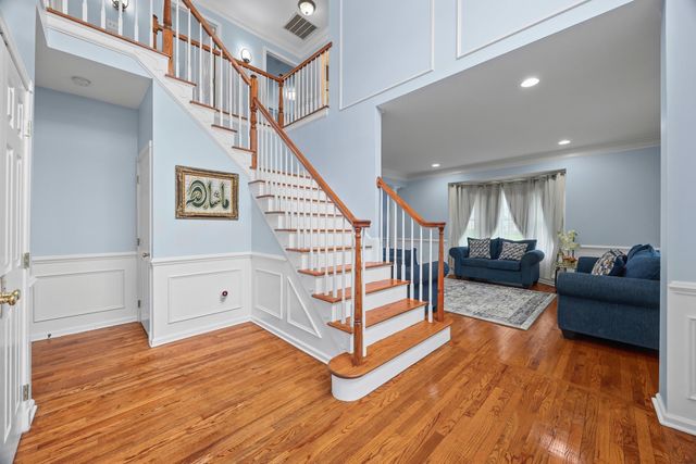 22 Faulkner Rd, Shrewsbury, MA 01545