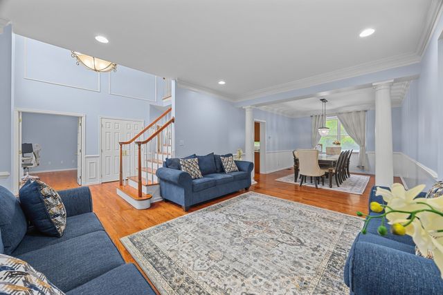 22 Faulkner Rd, Shrewsbury, MA 01545