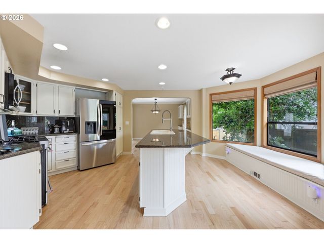 2323 Ne 160TH Loop, Vancouver, WA 98684