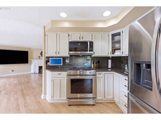 2323 Ne 160TH Loop, Vancouver, WA 98684