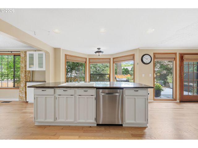 2323 Ne 160TH Loop, Vancouver, WA 98684