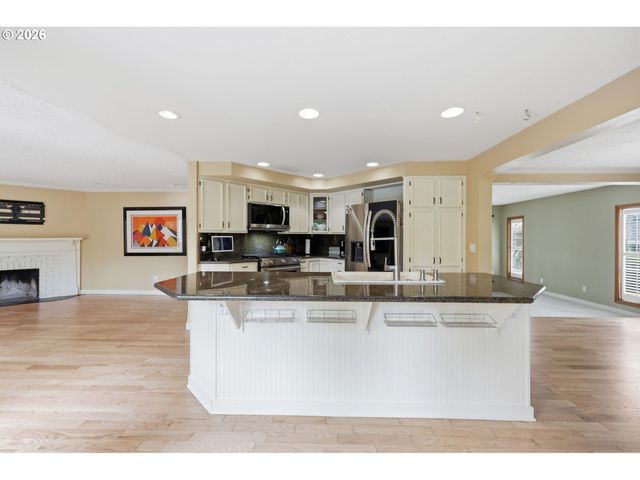 2323 Ne 160TH Loop, Vancouver, WA 98684