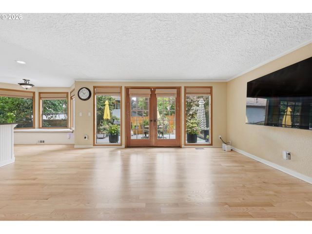 2323 Ne 160TH Loop, Vancouver, WA 98684