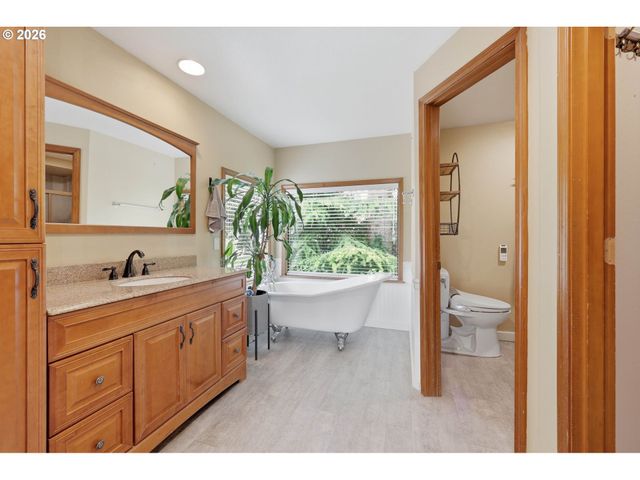 2323 Ne 160TH Loop, Vancouver, WA 98684
