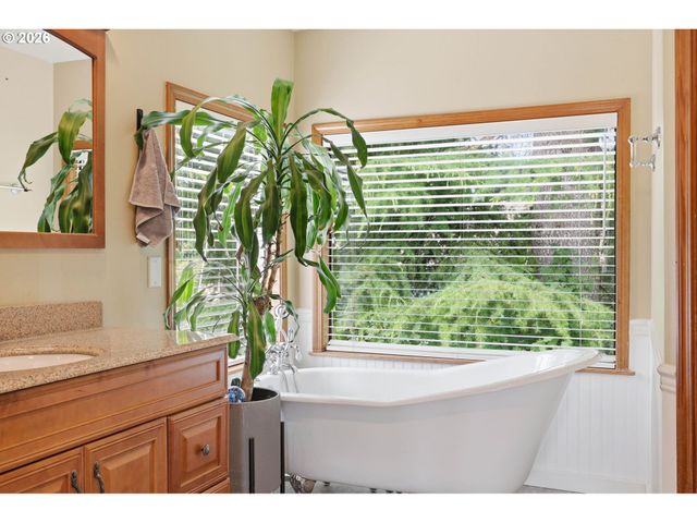 2323 Ne 160TH Loop, Vancouver, WA 98684