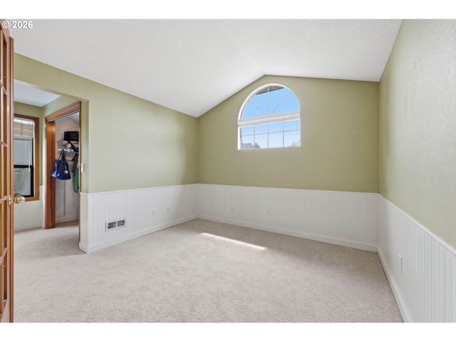 2323 Ne 160TH Loop, Vancouver, WA 98684