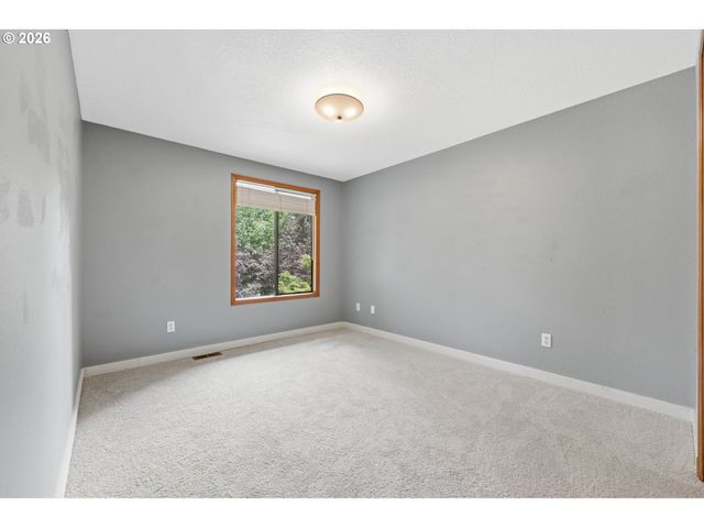 2323 Ne 160TH Loop, Vancouver, WA 98684