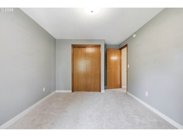 2323 Ne 160TH Loop, Vancouver, WA 98684