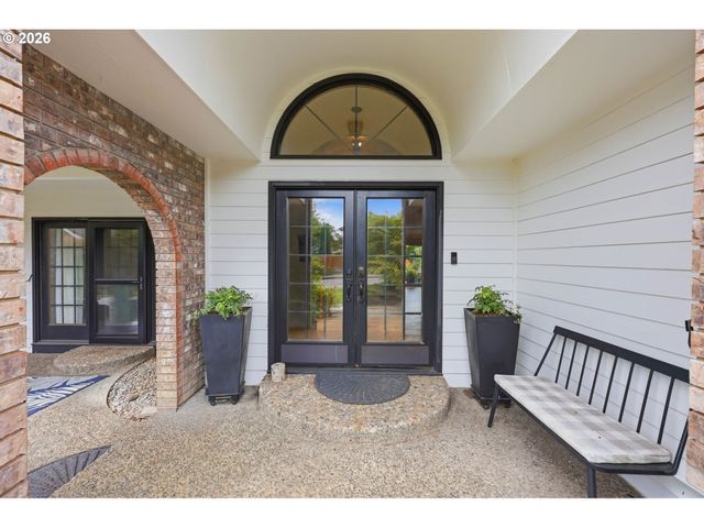 2323 Ne 160TH Loop, Vancouver, WA 98684