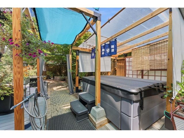 2323 Ne 160TH Loop, Vancouver, WA 98684