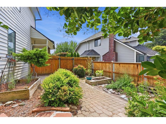 2323 Ne 160TH Loop, Vancouver, WA 98684