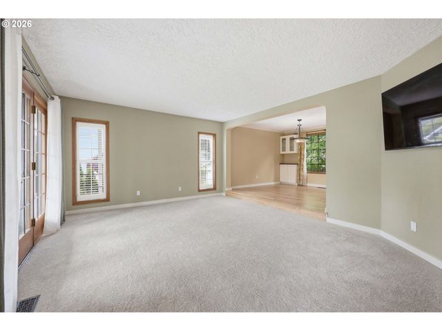 2323 Ne 160TH Loop, Vancouver, WA 98684