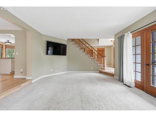 2323 Ne 160TH Loop, Vancouver, WA 98684