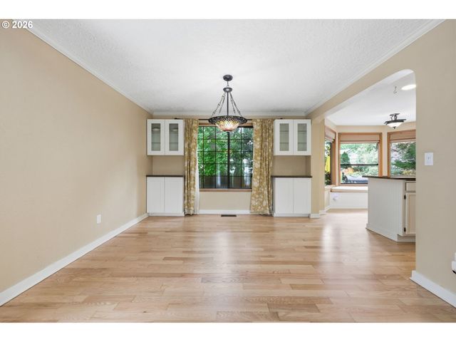 2323 Ne 160TH Loop, Vancouver, WA 98684