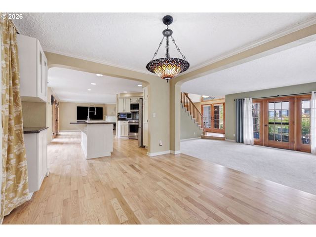 2323 Ne 160TH Loop, Vancouver, WA 98684