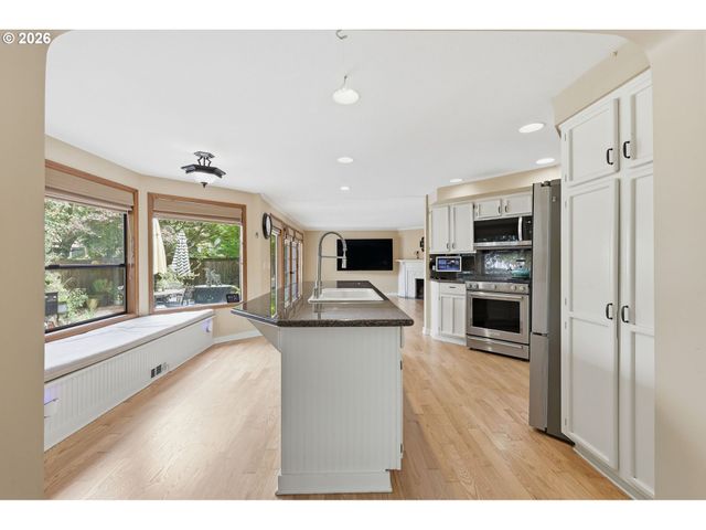 2323 Ne 160TH Loop, Vancouver, WA 98684