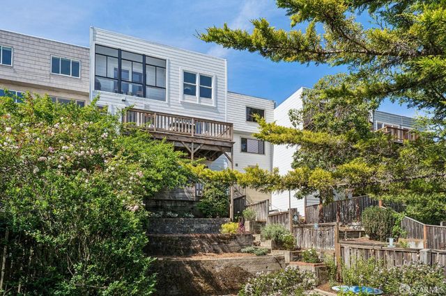 2062 10th Avenue, San Francisco, CA 94116