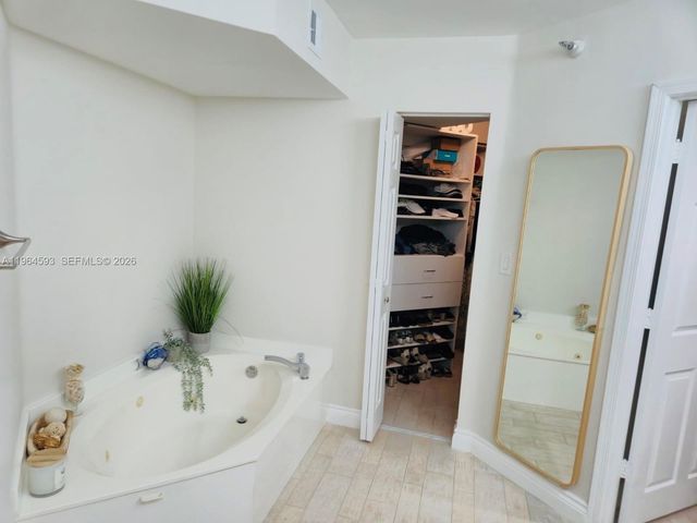 3530 Mystic Pointe Dr 2215, Aventura, FL 33180