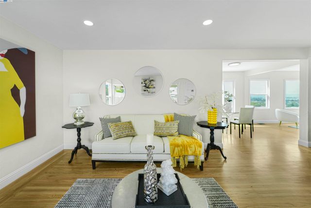 16049 Selborne Dr, Castro Valley, CA 94578