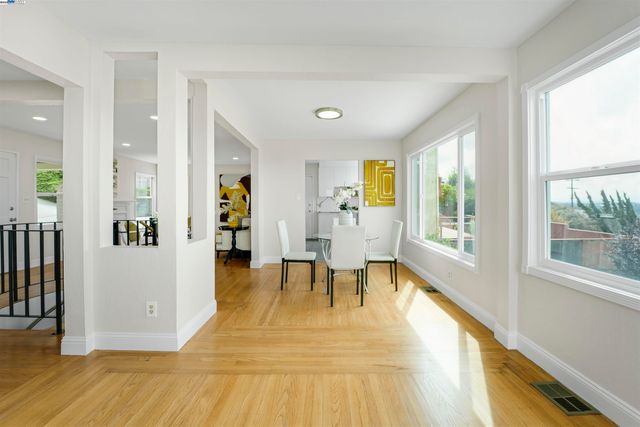 16049 Selborne Dr, Castro Valley, CA 94578