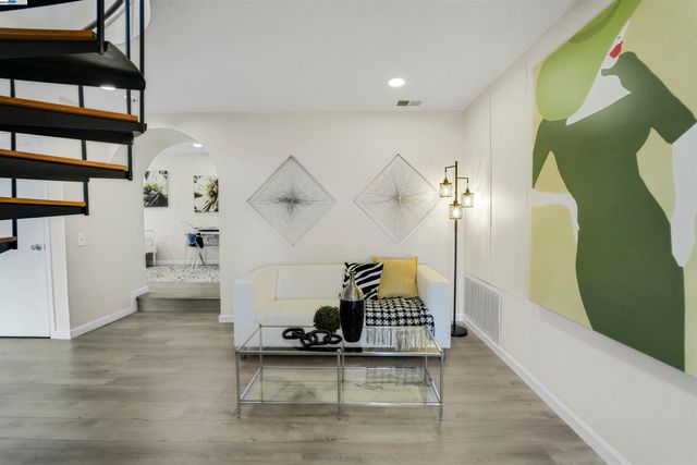 16049 Selborne Dr, Castro Valley, CA 94578