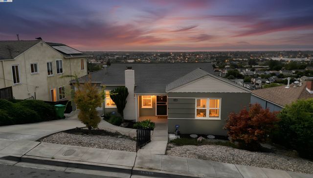 16049 Selborne Dr, Castro Valley, CA 94578