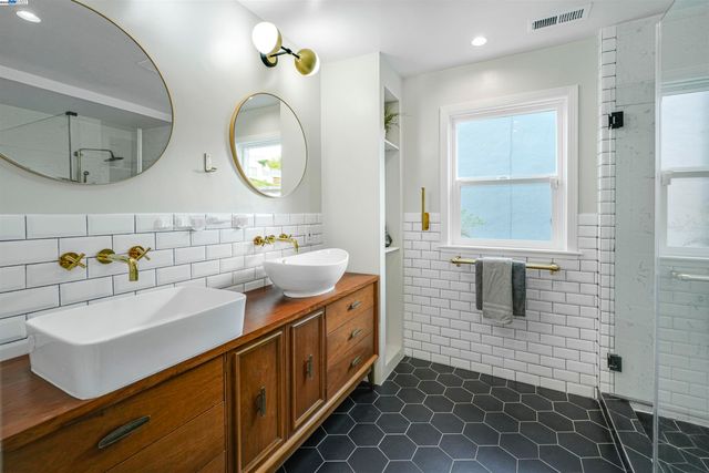 16049 Selborne Dr, Castro Valley, CA 94578