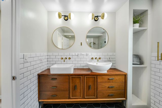 16049 Selborne Dr, Castro Valley, CA 94578