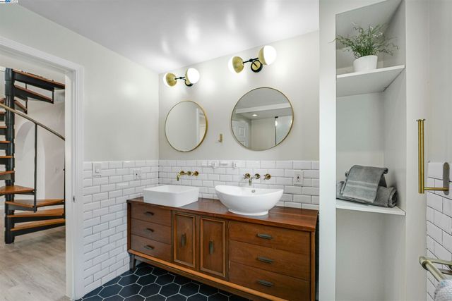 16049 Selborne Dr, Castro Valley, CA 94578