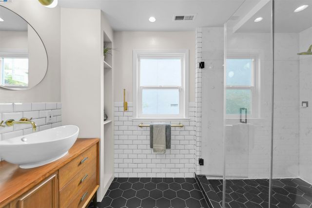 16049 Selborne Dr, Castro Valley, CA 94578