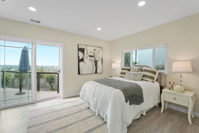 16049 Selborne Dr, Castro Valley, CA 94578