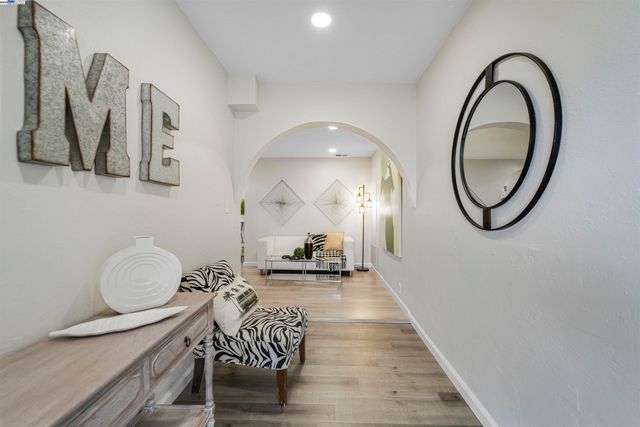 16049 Selborne Dr, Castro Valley, CA 94578