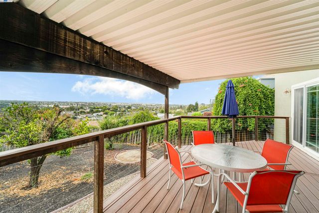 16049 Selborne Dr, Castro Valley, CA 94578