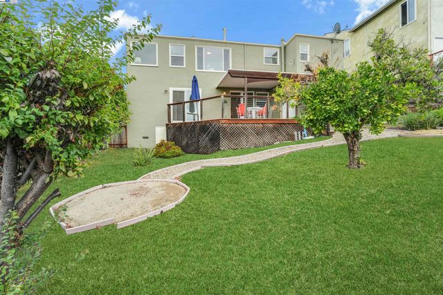 16049 Selborne Dr, Castro Valley, CA 94578