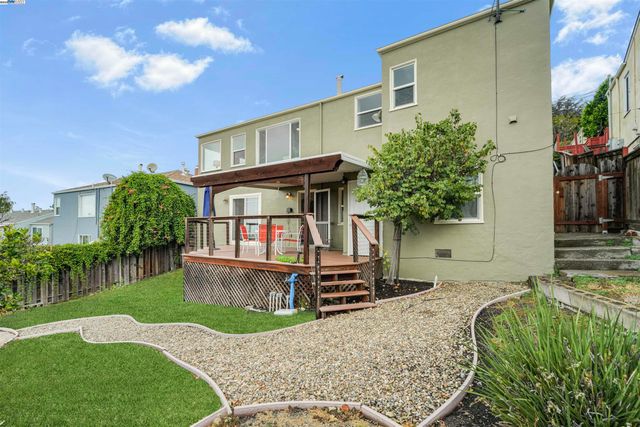 16049 Selborne Dr, Castro Valley, CA 94578