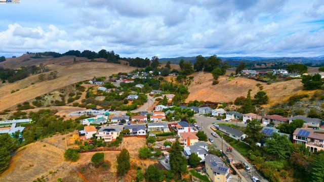 16049 Selborne Dr, Castro Valley, CA 94578