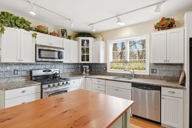 36 Maple Street, Wilbraham, MA 01095