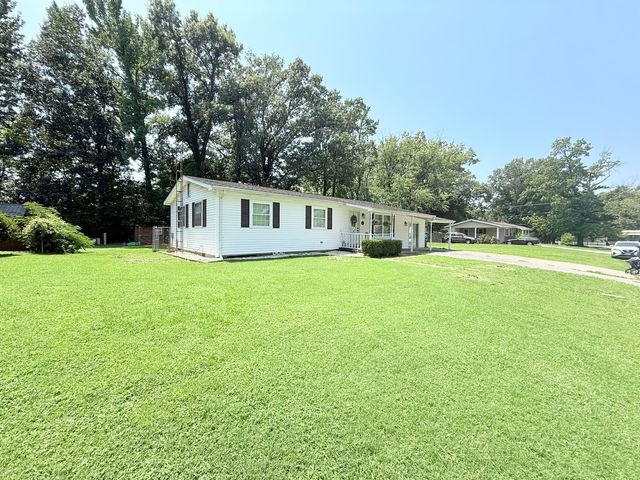 81 Dallas Drive, Harrisburg, IL 62946