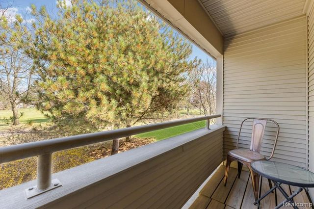 630 Ashley Circle, Rochester Hills, MI 48307