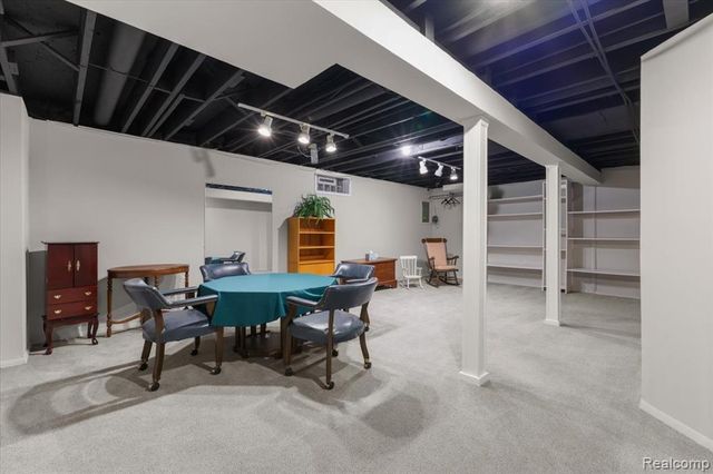 630 Ashley Circle, Rochester Hills, MI 48307