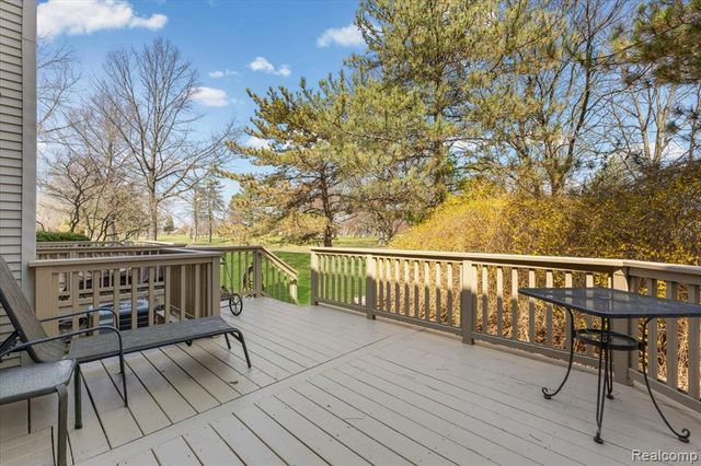 630 Ashley Circle, Rochester Hills, MI 48307