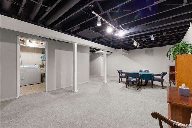 630 Ashley Circle, Rochester Hills, MI 48307