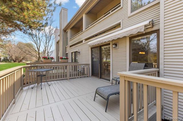 630 Ashley Circle, Rochester Hills, MI 48307