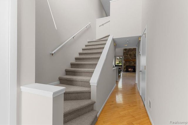630 Ashley Circle, Rochester Hills, MI 48307